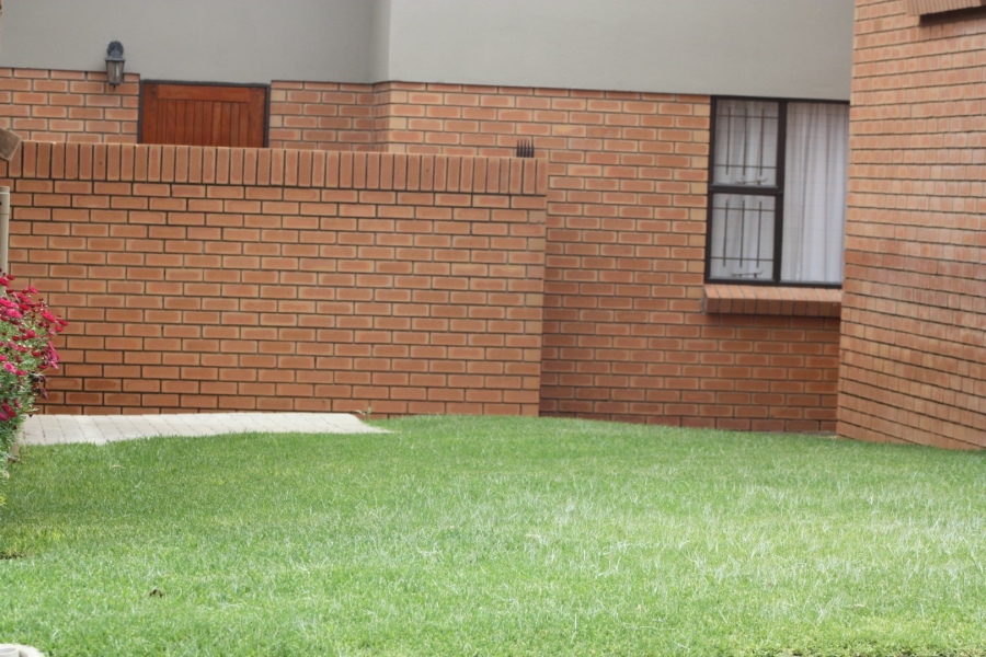 2 Bedroom Property for Sale in Langenhovenpark Free State